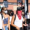 Exclusif - Cole Sprouse, Kaia Gerber, Margaret Qualley, Eiza Gonzalez et Madelaine Petsch, équipés de masques de protection contre le coronavirus (Covid-19), participent à la manifestation Black Lives Matter à Los Angeles, le 7 juin 2020. G. Floyd a été asphyxié par plaquage au sol lors de son arrestation à Minneapolis, le 25 mai 2020, occasionnant depuis de nombreuses manifestations et émeutes à travers tout le pays. L'accusation de " homicide involontaire " a été requalifiée en " meurtre ", le 4 juin 2020, faisant ainsi encourir au policier responsable le risque d'une peine de 40 ans de prison.