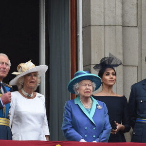 Le prince Edward, comte de Wessex, la comtesse Sophie de Wessex, le prince Charles, Camilla Parker Bowles, duchesse de Cornouailles, la reine Elisabeth II d'Angleterre, Meghan Markle, duchesse de Sussex, le prince Harry, duc de Sussex, le prince William, duc de Cambridge, Kate Catherine Middleton, duchesse de Cambridge - La famille royale d'Angleterre lors de la parade aérienne de la RAF pour le centième anniversaire au palais de Buckingham à Londres. Le 10 juillet 2018