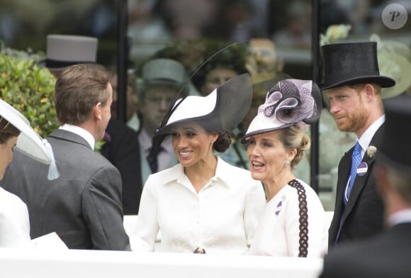 Meghan Markle, duchesse de Sussex, la comtesse Sophie de Wessex et le prince Harry, duc de Sussex - La famille royale d'Angleterre à son arrivée à Ascot pour les courses hippiques. Le 19 juin 2018