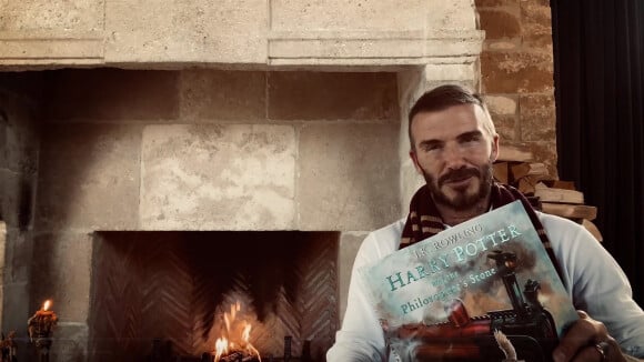 David Beckham lit le onzième chapitre de Harry Potter et la pierre philosophale, pour Harry Potter at Home pendant l'épidémie de Coronavirus (Covid-19).