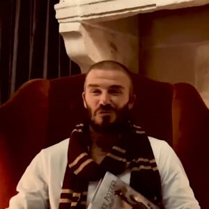 David Beckham lit le onzième chapitre de Harry Potter et la pierre philosophale, pour Harry Potter at Home pendant l'épidémie de Coronavirus (Covid-19).