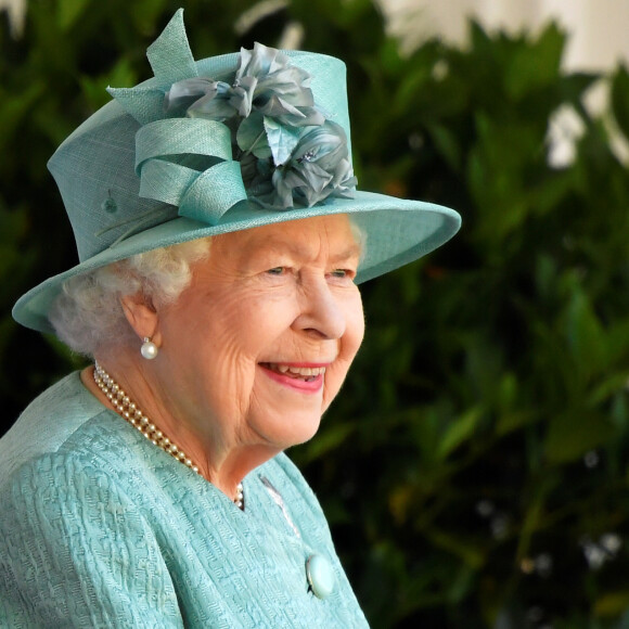 La reine Elisabeth II d'Angleterre assiste à une cérémonie militaire célébrant son anniversaire au château de Windsor dans le Bershire, le 13 juin 2020.