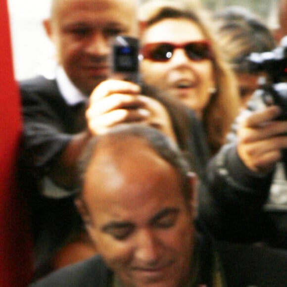 Archives - Christophe Dechavanne et son chien Adeck lors de la conférence de presse de rentrée de TF1 à l'Olympia à Paris, le 29 août 2007. © Frédéric Piau/Bestimage