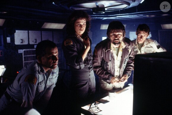 Ian Holm, John Hurt, Sigourney Weaver et Tom Skerritt dans le film "Alien, le huitième passager". 1979.