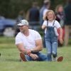 Mike Tindall et sa fille Mia - M.Tindall joue dans l'herbe avec ses adorables filles Mia, cinq ans, et Lena, un an, alors que sa femme Zara participe à la compétition Land Rover Burghley Horse Trials. Stamford, le 7 septembre 2019.
