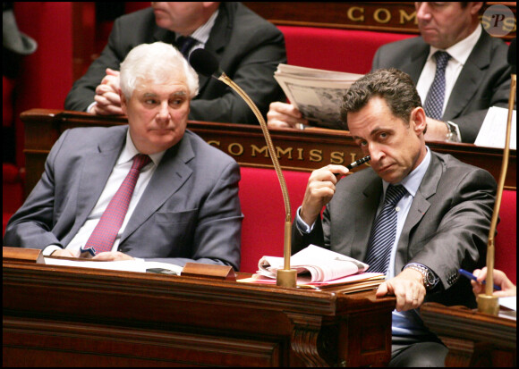 Pascal Clément (ministre de la Justice et garde des sceaux) et Nicolas Sarkozy à l'Assemblée nationale le 6 décembre 2006.