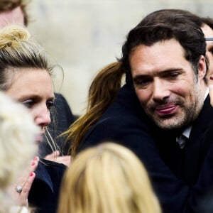 Nicolas Bedos dans les bras de Doria Tillier - Hommage à Guy Bedos en l'église de Saint-Germain-des-Prés à Paris le 4 juin 2020. © JB Autissier / Panoramic / Bestimage