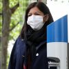 Epidémie de Coronavirus (Covid-19) - Anne Hidalgo, Maire de Paris et Jean-Charles Decaux, co-Directeur Général de JCDecaux dévoilent les premiers distributeurs gratuits de solution Hydro-Alcoolique (gel hydroalcoolique) installés dans l'espace public, à Paris, le 12 mai 2020. © Stéphane Lemouton / Bestimage