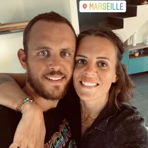 Laure Manaudou pose avec son frère aîné Nicolas, à Marseille, juin 2020.