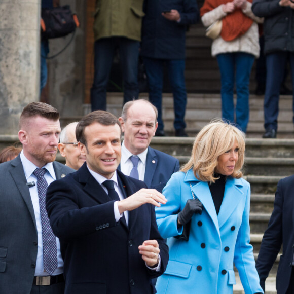 Le président de la république Emmanuel Macron et la Première Dame Brigitte Macron à la sortie de la mairie du Touquet après avoir voté pour le premier tour des élections municipales le 15 mars 2020. © Tiziano Da Silva / Bestimage