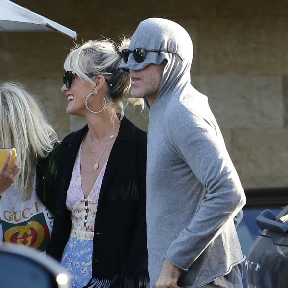 Le prince Emmanuel-Philibert de Savoie et Laeticia Hallyday - Le prince Emmanuel-Philibert de Savoie est au volant de la voiture "Shelby Cobra" sport de Johnny avec Laeticia Hallyday direction le restaurant SoHo House de Malibu en famille à Los Angeles, le 3 novembre 2019.