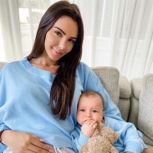 Nabilla Benattia avec son fils Milann, le 14 mai 2020, sur Instagram