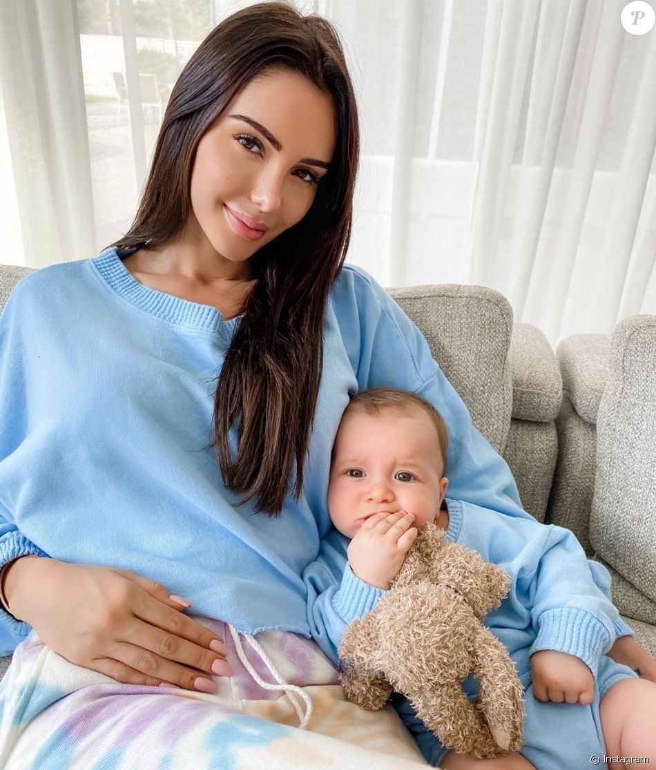 Nabilla Benattia avec son fils Milann, le 14 mai 2020, sur ...