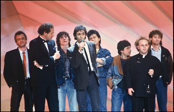 Jean-Jacques Goldman, Michael Jones, Claude Le Péron (derrière JGG) aux Victoires de la Musique en 1987 à Paris