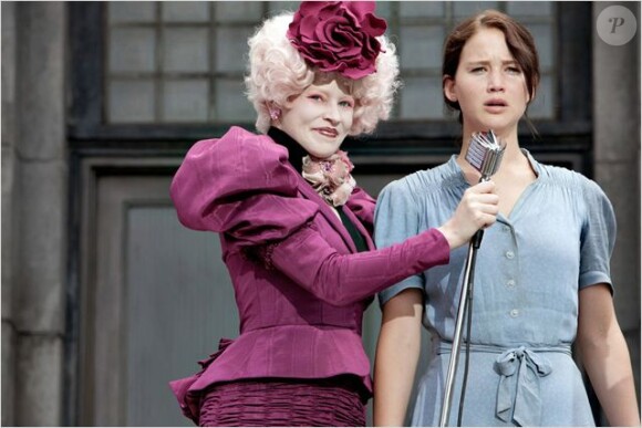 Elizabeth Banks et Jennifer Lawrence dans "Hunger Games". 2012.