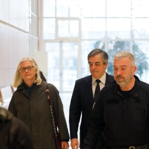 François Fillon et sa femme Penelope à la sortie de la 32ème chambre correctionnelle du tribunal de Paris le 9 mars 2020.