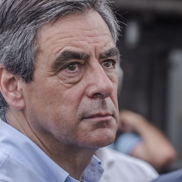 Info - Affaire Fillon, L'ancienne procureure confie avoir subi des " pressions " hiérarchiques - Info - François Fillon va travailler dans la finance à partir de la rentrée - François Fillon visite la distillerie Rivière du Mat à Saint Benoit de la Réunion le 13 février 2017. © Sébastien Conejero / Bestimage