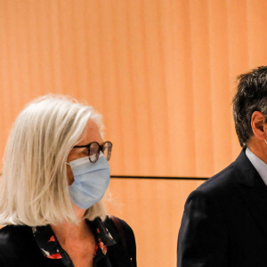 Le jugement de l'ex-Premier ministre, François Fillon, sa femme Penelope et son ancien suppléant à l'Assemblée Marc Joulaud est rendu au tribunal correctionnel de Paris le 29 juin 2020. Les trois prévenus dans l'affaire des emplois présumés fictifs de la femme de l'ex-Premier ministre son déclarés coupables. François Fillon est condamné à cinq ans de prison, dont trois avec sursis, à 375.000 euros d'amende et dix ans d'inéligibilité. Penelope Fillon est condamnée à trois ans de prison avec sursis, à 375.000 euros d'amende et deux ans d'inéligibilité. Marc Joulaud est condamné à trois ans de prison avec sursis, à 20.000 euros d'amende et cinq ans d'inéligibilité. Les époux Fillon doivent également rembourser les sommes perçues, le tribunal chiffre les sommes ainsi : 401.000 euros à payer solidairement par François et Penelope Fillon, et 679.000 à payer solidairement par Penelope Fillon et Marc Joulaud. Les avocats de la défense Pierre Cornut-Gentille et Antonin Lévy annoncent faire appel de la décision de condamnation de leurs clients. Ils portent des masques pour faire face à l'épidémie de Coronavirus (COVID-19). © Christophe Clovis / Bestimage