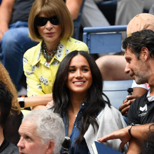 Meghan Markle, duchesse de Sussex, au côté de Anna Wintour, Venus Williams, Patrick Mouratoglou et Alexis Ohanian (le mari de S. Williams) dans les tribunes de la finale femme du tournoi de l'US Open 2019 opposant Serena Williams à Bianca Andreescu (3-6 / 5-7) au Billie Jean King National Tennis Center à New York, le 7 septembre 2019.