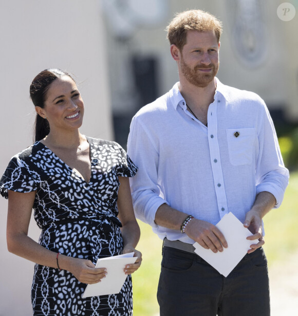 Meghan Markle, duchesse de Sussex, et le prince Harry, duc de Sussex en visite dans le township de Nyanga, Afrique du Sud. Le 23 septembre 2019.