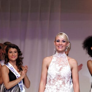 Archives - Elodie Gossuin lors de l'élection de Miss Nationale "Geneviève de Fontenay" 2011 à la salle Wagram à Paris, le 6 décembre 2010.