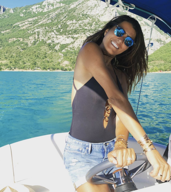 Karine Ferri sublime en vacances dans le Sud de la France, en juin et juillet 2020.