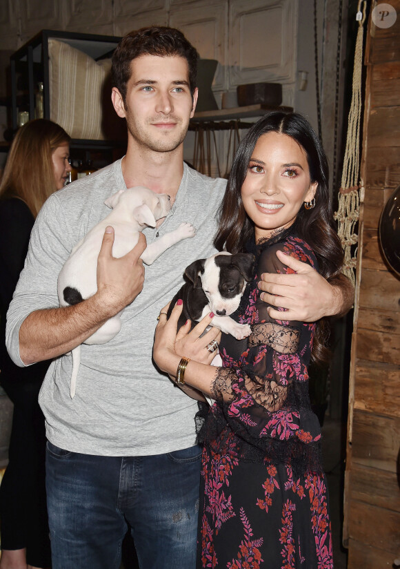 Tucker Roberts, Olivia Munn - Les célébrités à la seconde édition de l'évènement "Love Leo Rescue Cocktail for a Cause" à Los Angeles, le 6 novembre 2019.