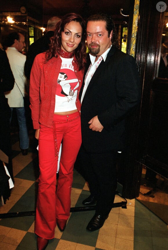 Hermine de Clermont Tonnerre et son mari Alastair Cuddeford - Dîner de bienfaisance pour "La Voix de l'enfant". Le 21 novembre 2002.