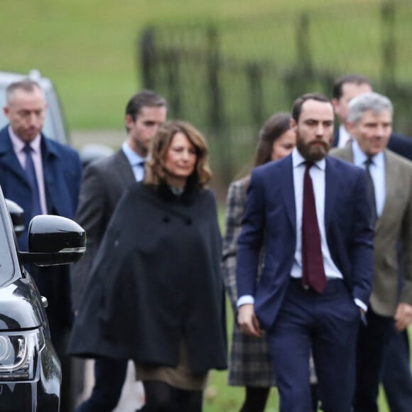 Carole Middleton, son fils James, Catherine Kate Middleton, la princesse Charlotte de Cambridge, le prince George de Cambridge et le prince William - Le duc et la duchesse de Cambridge en famille à la messe de Noël à Englefield le 25 décembre 2016.