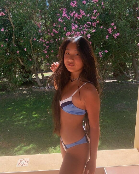 Jade Hallyday en bikini sur Instagram, à Agde, le 6 juillet 2020.
