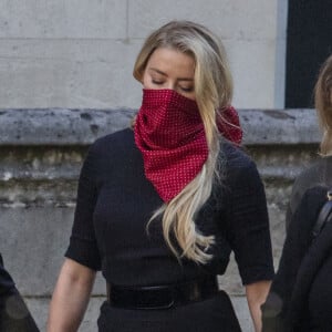 Amber Heard (et sa soeur) à son arrivée à la cour royale de justice à Londres, pour être entendue dans le procès intenté par son ex-mari J.Depp pour diffamation contre le magazine The Sun Newspaper. Le 7 juillet 2020