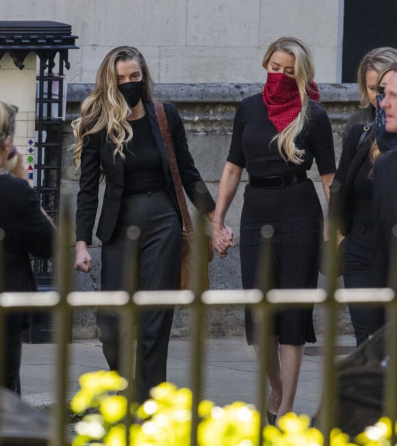 Amber Heard (et sa soeur) à son arrivée à la cour royale de justice à Londres, pour être entendue dans le procès intenté par son ex-mari J.Depp pour diffamation contre le magazine The Sun Newspaper. Le 7 juillet 2020