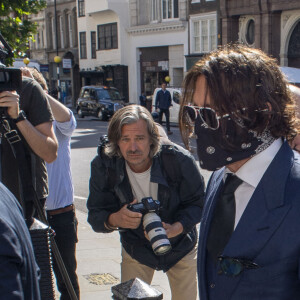 Johnny Depp arrive à la cour royale de justice à Londres, pour entamer le procès pour diffamation contre le magazine The Sun Newspaper. Le 7 juillet 2020