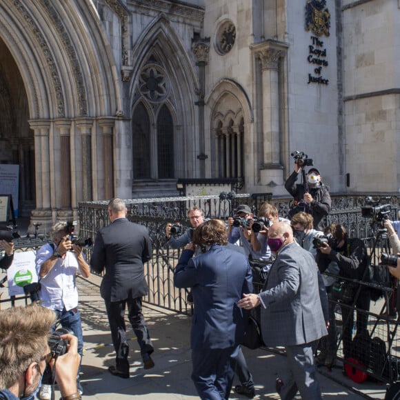 Johnny Depp arrive à la cour royale de justice à Londres, pour entamer le procès pour diffamation contre le magazine The Sun Newspaper. Le 7 juillet 2020