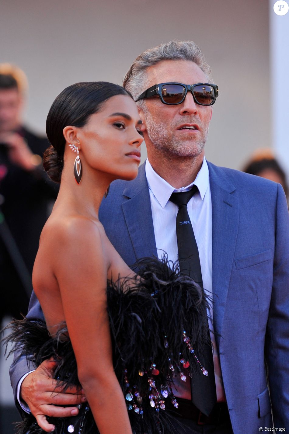 Vincent Cassel et sa femme Tina Kunakey - Red carpet du film J'accuse