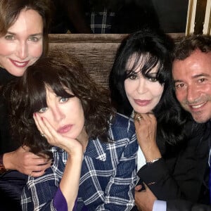 Elsa Zylberstein, Isabelle Adjani, Yamina Benguigui et Bernard Montiel - Tod's dévoile sa nouvelle collection de sacs à main Pop Up "Sella" dans sa boutique rue du Faubourg-Saint-Honoré à Paris, France, le 2 octobre 2017. © Pierre Perusseau/Bestimage