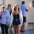 Tatiana Casiraghi (Tatiana Santa Domingo) se promène avec ses amies (Alexia Niedzielski) à Saint Tropez le 9 juillet 2020.