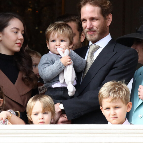 La princesse Alexandra de Hanovre, Andrea Casiraghi et ses enfants Maximilian, India et Sacha, Stefano Casiraghi, la princesse Caroline de Hanovre - La famille princière de Monaco au balcon du palais lors de la Fête nationale monégasque à Monaco. Le 19 novembre 2019 © Dominique Jacovides / Bestimage