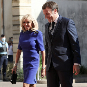 Le président français Emmanuel Macron accompagné de la première dame, Brigitte Macron, lors de son discours aux armées, à l'hôtel de Brienne, Paris, France, le 13 juillet 2020. © Stéphane Lemouton / Bestimage