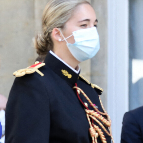 Le président français Emmanuel Macron accompagné de la première dame, Brigitte Macron, lors de son discours aux armées, à l'hôtel de Brienne, Paris, France, le 13 juillet 2020. © Stéphane Lemouton / Bestimage