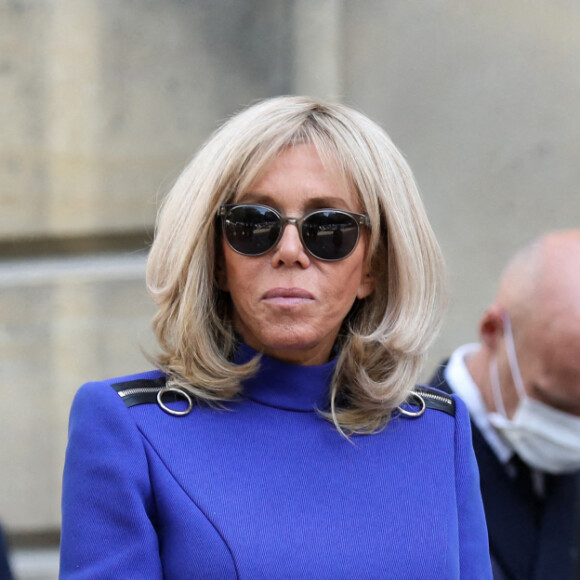 Le président français Emmanuel Macron accompagné de la première dame, Brigitte Macron, lors de son discours aux armées, à l'hôtel de Brienne, Paris, France, le 13 juillet 2020. © Stéphane Lemouton / Bestimage