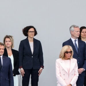 Elisabeth Moreno, ministre déléguée en charge de l'égalité entre les femmes et les hommes, de la diversité et de l'égalité des chances, Barbara Pompili, ministre de la transition écologique, le président Emmanuel Macron, la première dame Brigitte Macron, Bruno Le Maire, ministre de l'économie, des finances et de la relance lors de la cérémonie du 14 juillet à Paris le 14 juillet 2020. © Stéphane Lemouton / Bestimage