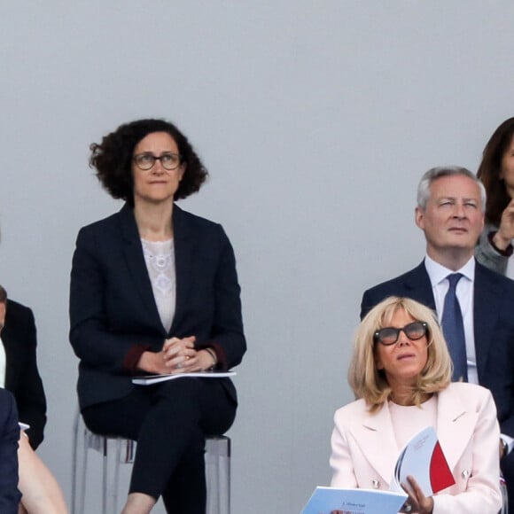 Elisabeth Moreno, ministre déléguée en charge de l'égalité entre les femmes et les hommes, de la diversité et de l'égalité des chances, Barbara Pompili, ministre de la transition écologique, le président Emmanuel Macron, la première dame Brigitte Macron, Bruno Le Maire, ministre de l'économie, des finances et de la relance lors de la cérémonie du 14 juillet à Paris le 14 juillet 2020. © Stéphane Lemouton / Bestimage