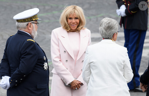 La première dame Brigitte Macron lors de la cérémonie du 14 juillet à Paris le 14 juillet 2020. © Jacques Witt / Pool / Bestimage