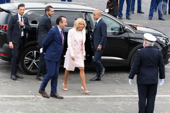 José Pietroboni, chef du protocole, la première dame Brigitte Macron lors de la cérémonie du 14 juillet à Paris le 14 juillet 2020. © Jacques Witt / Pool / Bestimage