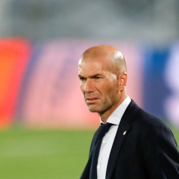 Zinedine Zidane, entraîneur du Real Madrid, au cours d'un match de la ligue espagnole, LaLiga, match de football joué entre le Real Madrid et le RCD Mallorca au stade Alfredo Di Stefano le 24 juin 2020 à Villarreal, Espagne. La Liga espagnole redémarre après l'épidémie de Coronavirus (COVID-19). © Oscar J. Barroso/AFP7 via ZUMA Wire)24/06/2020 - Valdebebas