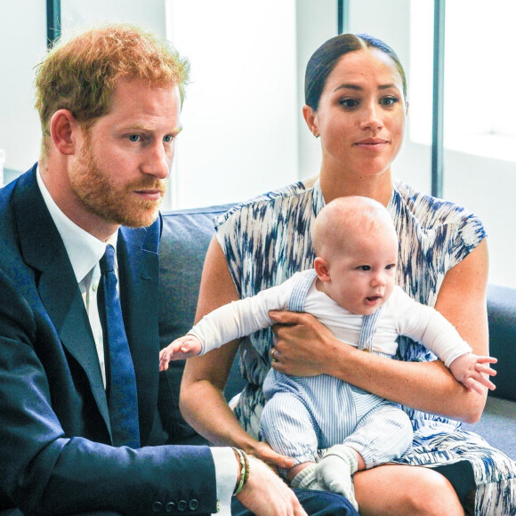 Le prince Harry et Meghan Markle présentent leur fils Archie à Desmond Tutu à Cape Town, Afrique du Sud le 25 septembre 2019.