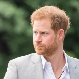 Le prince Harry, duc de Sussex, annonce la création de "Travalyst", un partenariat entre les sociétés Booking.com, SkyScanner, CTrip, TripAdvisor et Visa visant à encourager les pratiques de voyages durables dans l'ensemble du secteur. Amsterdam, le 3 septembre 2019.