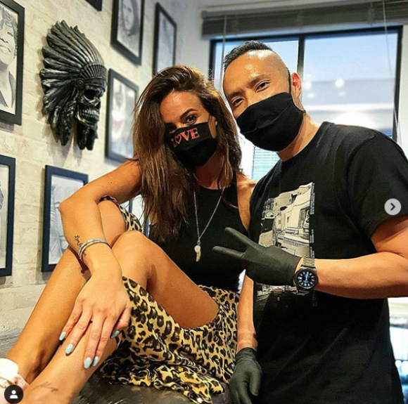 Jade Lagardère s'est fait faire un nouveau tatouage. Elle a fait inscrire "always" sur sa cheville. Paris, le 17 juillet 2020.