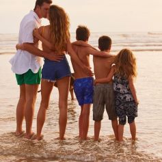 Tom Brady, son épouse Gisele Bündchen, son fils aîné John (né de sa relation avec Bridget Moynahan), et leurs enfants Benjamin et Vivian. Avril 2020.